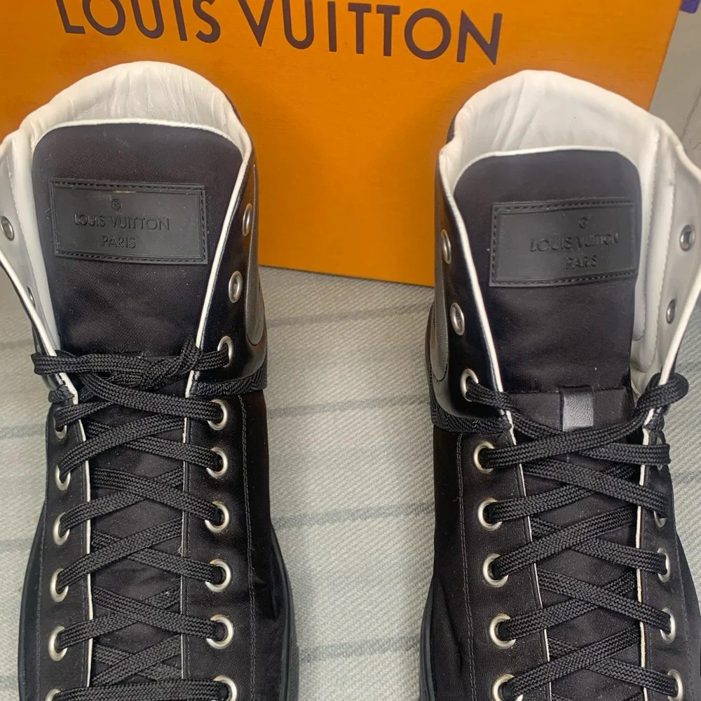 Louie Vuitton sneakers size 9.5 - Picture 5 of 10